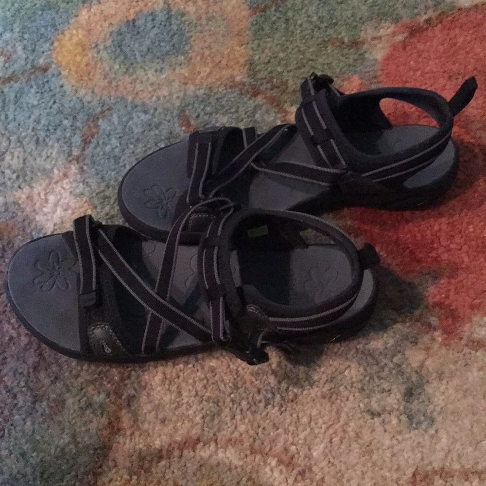 Ahoy Sandals Size 9 Black and Gray
